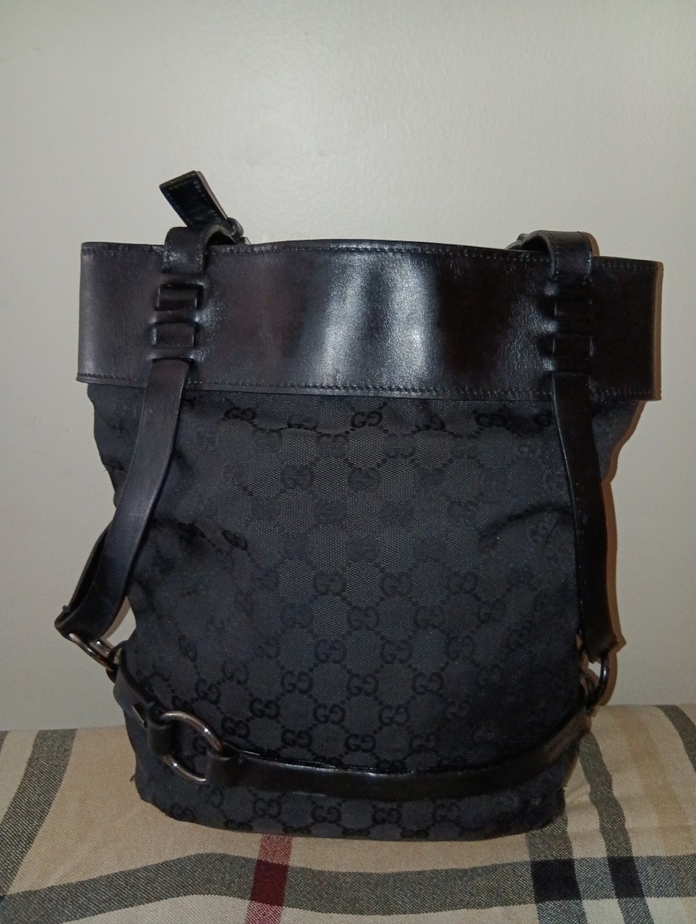 *Authentic* Gucci Black GG Canvas Bucket Shoulder Bag. #3591